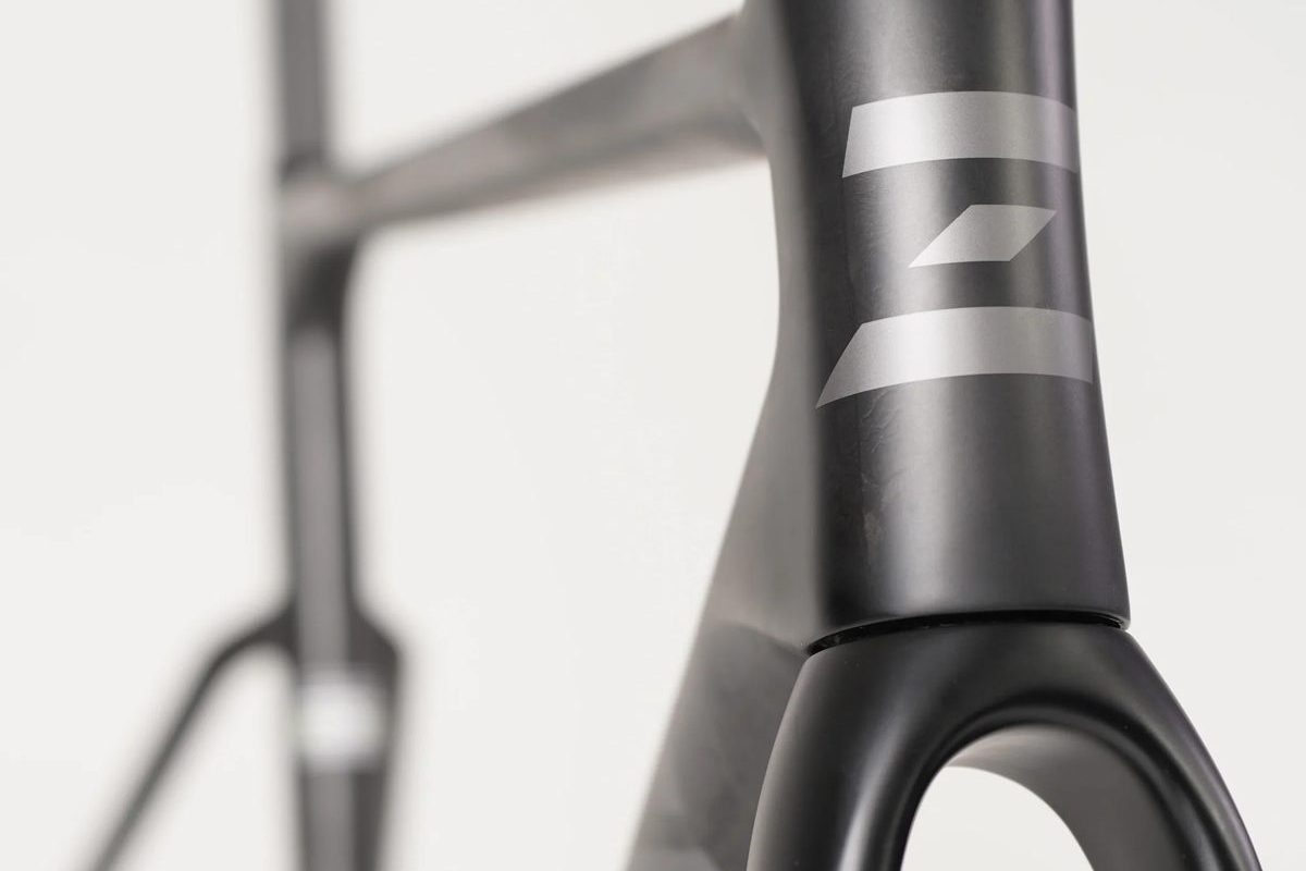 Zeen Superlite carbon frame, head tube detail